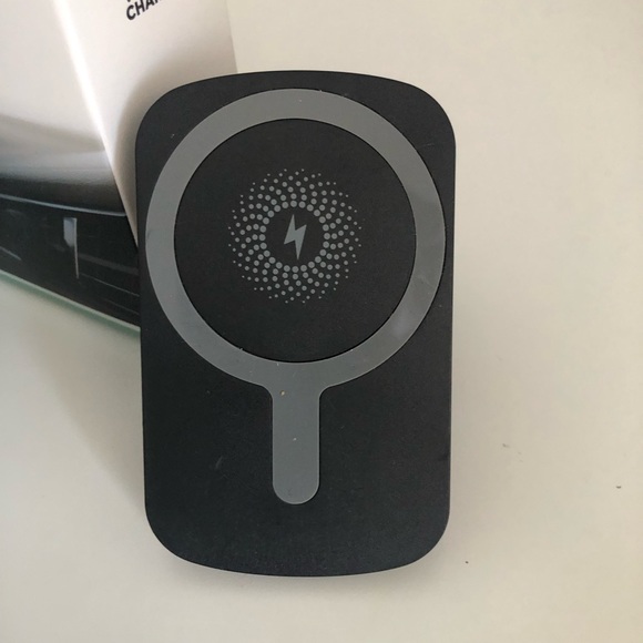 Magnetic Wireless Car Charging Vent Holder - Picture 3 of 7